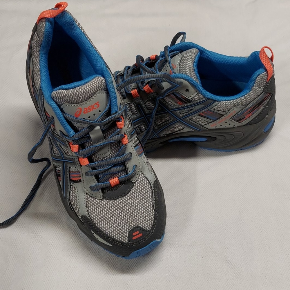 ASICS shoes prob never worn, like new